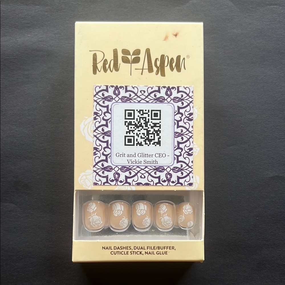 Red Aspen Nail Dashes ( Rosewood charm)